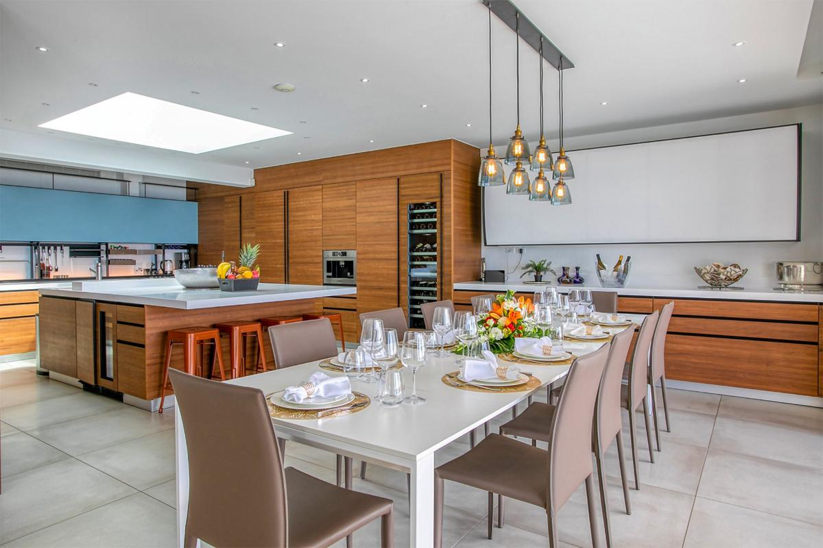7 bedrooms luxury villa rental St Martin - Kitchen and dinning area